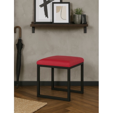 Pufa loftowa czerwona tapicerka