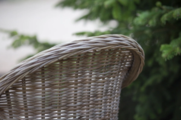 Grauer Rattansessel - Provenzalisch-Rustikaler Stil für Haus und Garten