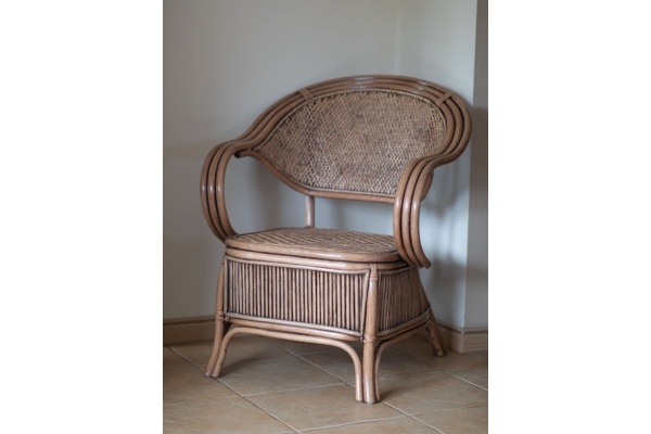 Štýlové ratanové kreslo