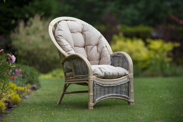 Fotel rattanowy bielony