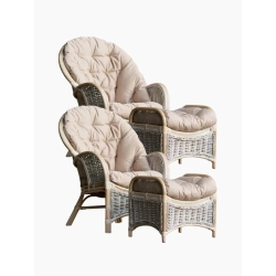 Dve ratanové kreslá s podnožkami, bielené, prírodné