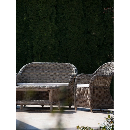 Graue Rattanmöbel für die Terrasse, für Zuhause und Garten