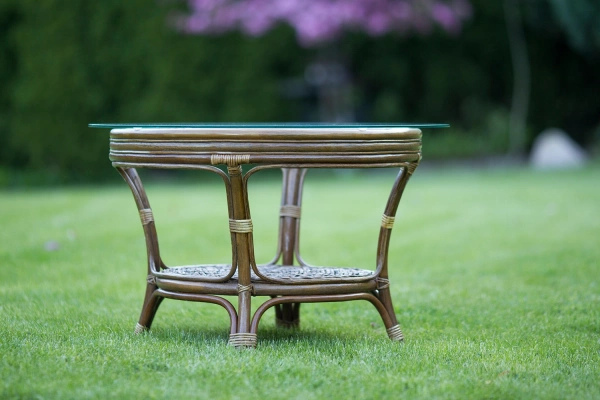 Runder Rattantisch mit Glasplatte