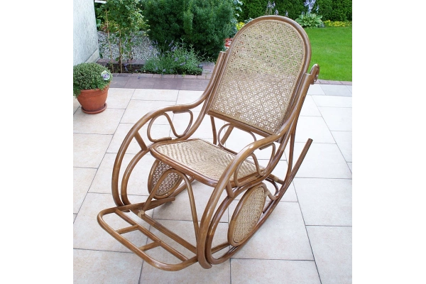 Brauner Schaukelsessel aus Rattan