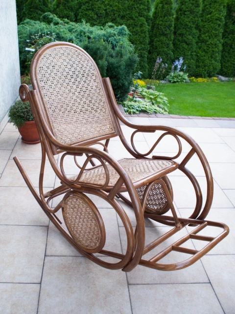 Rattanowy fotel bujany Licoto