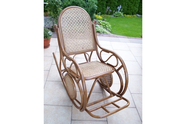 Ratanový nábytok – hojdacie ratanové kreslo