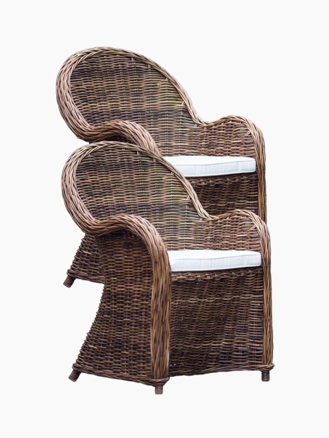 Hnedé ratanové kreslá