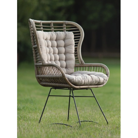 Ratanové kreslo Grotto s kovovými čiernymi nohami