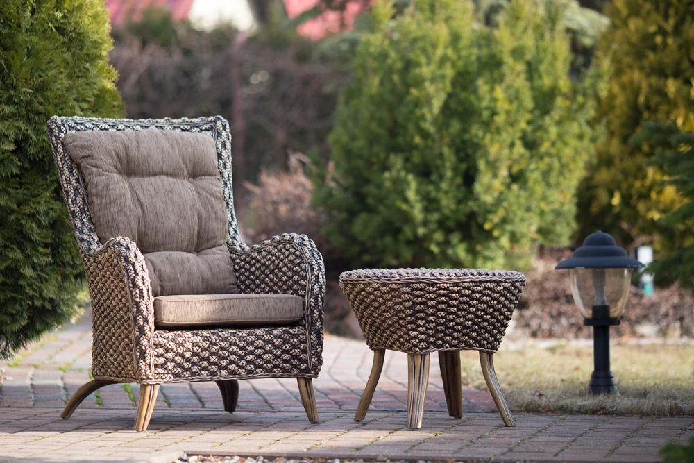 Stilvolles Rattanmöbel - Sessel mit Tisch Deron