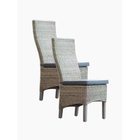 Rattanstühle im rustikalen, natürlichen Stil