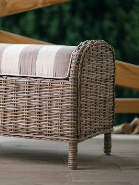 Ratanová podnožka sivá Costa