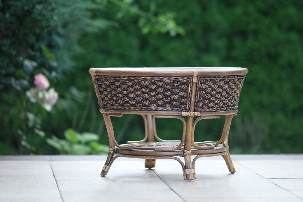 Wunderschöner Rattantisch mit Abaca-Besatz