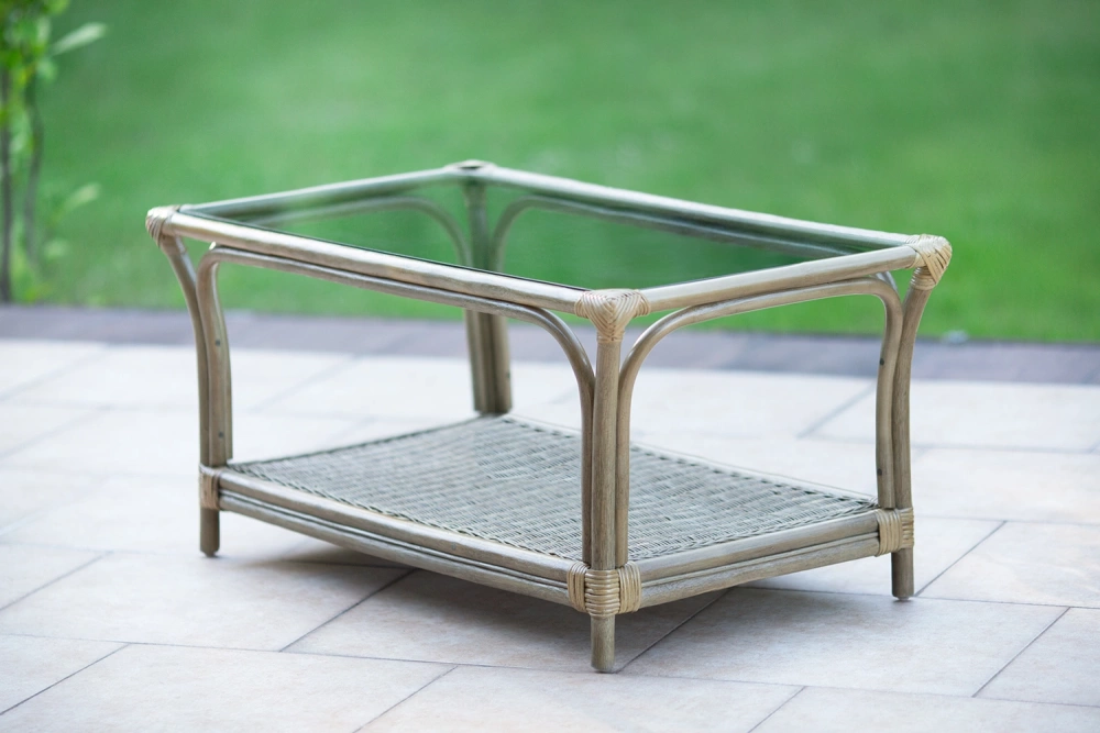 Rechteckiger Tisch aus natürlichem Rattan