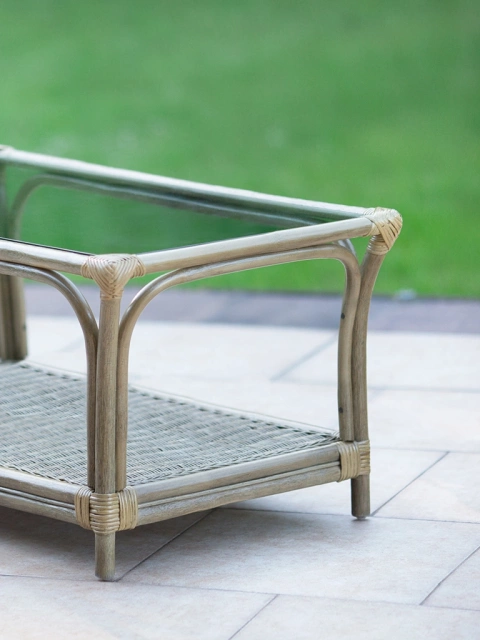 Rechteckiger Tisch aus natürlichem Rattan