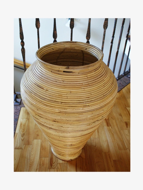Große Rattanvase