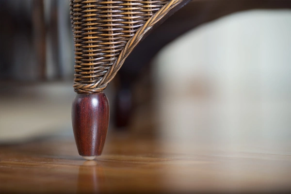 Rattanbein vom Stuhl