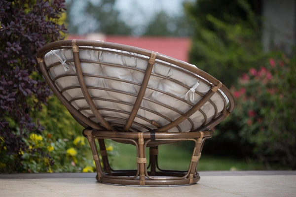 Tył fotela rattanowego Azeeru