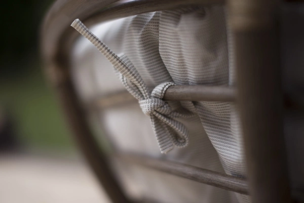 Upevnenie vankúša na kreslo Azeeru