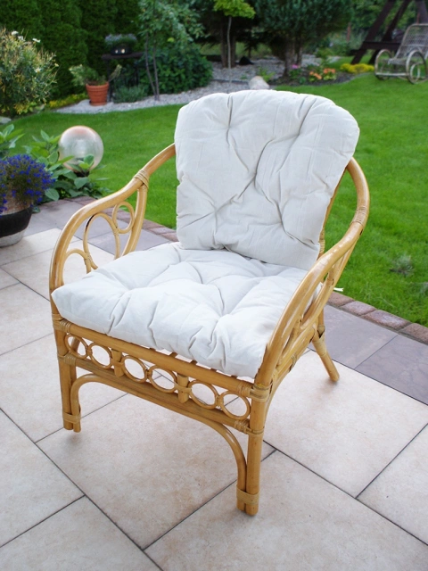 WUNDERSCHÖNER HONIGBRAUN SESSEL AUS NATÜRLICHEM RATTAN