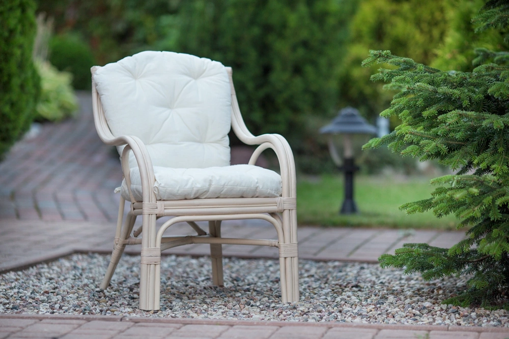 weißer Rattansessel m07