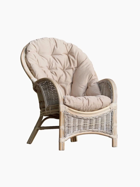 Rattan-Schaukelsessel im rustikalen Stil