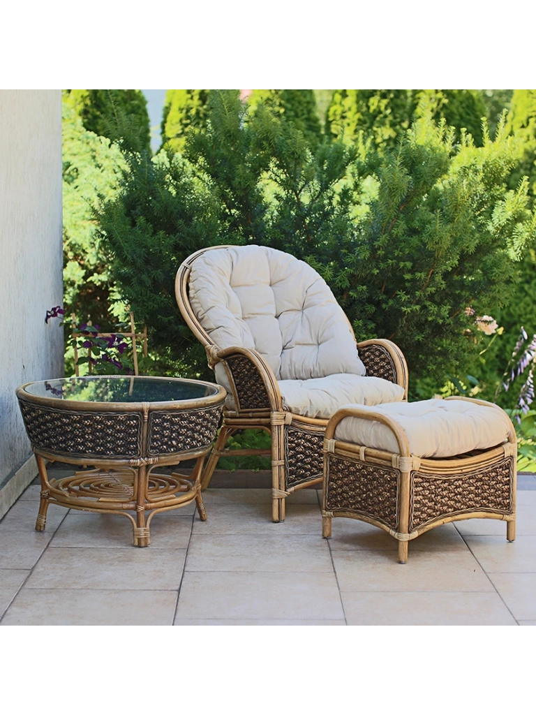 Kaffeetisch-Set – stilvoller Rattan Sessel mit Tisch und Fußstütze