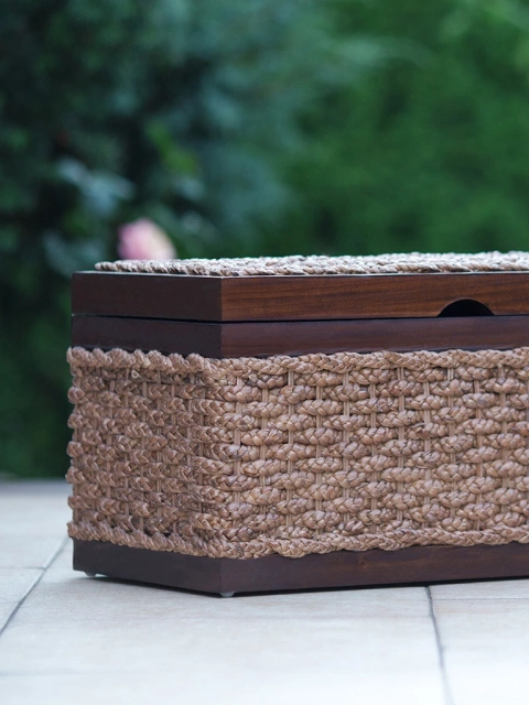 Malá drevená truhlica