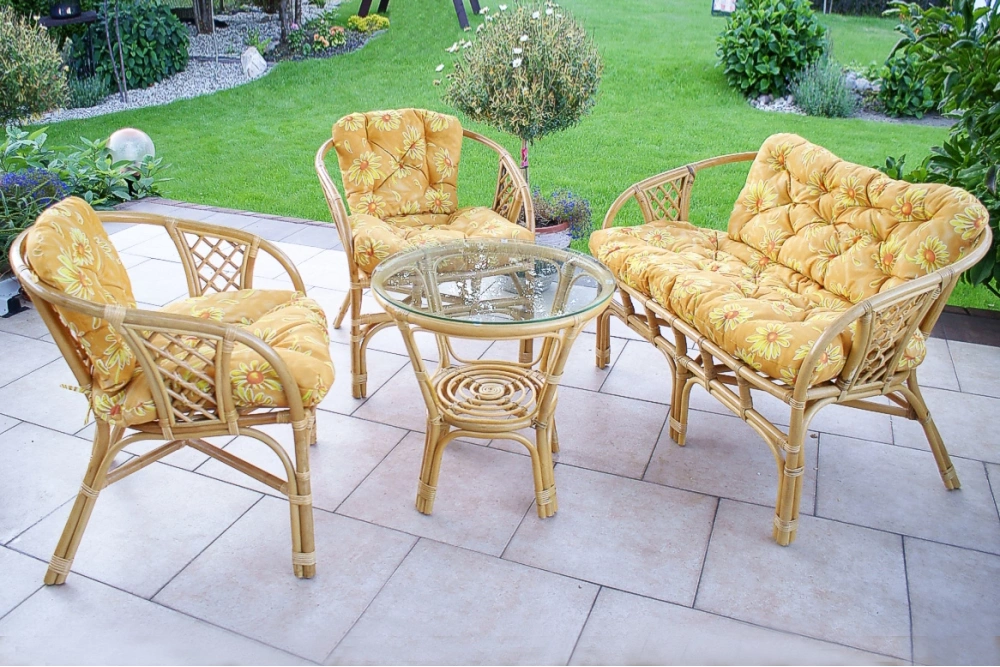 Komplette Möbel aus natürlichem Rattan, veredelt in der Farbe Honigbraun - m05