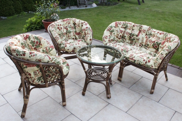 Rattan-Gartenmöbel für vier Personen mit dicken M06-Kissen