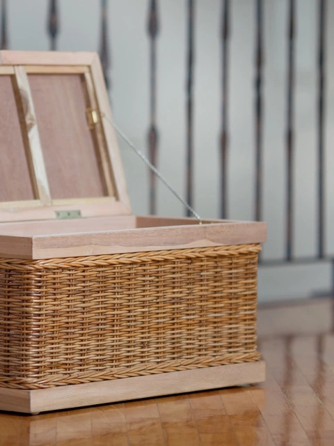 Holztruhe aus Weidengeflecht M46S