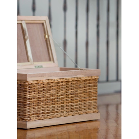 Drevená truhlica s prútím M46S