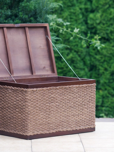 Drevená truhlica z abaky