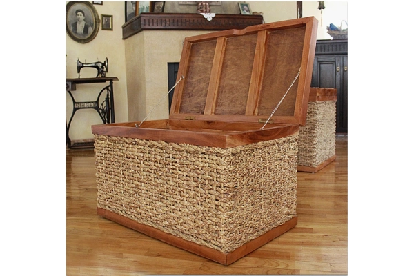 Große Holzkiste mit Abaka