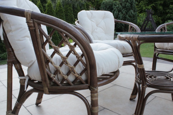 Natürlicher brauner Rattansessel