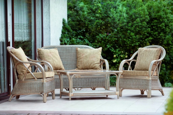 Meble z rattanu, zestaw z poduchami