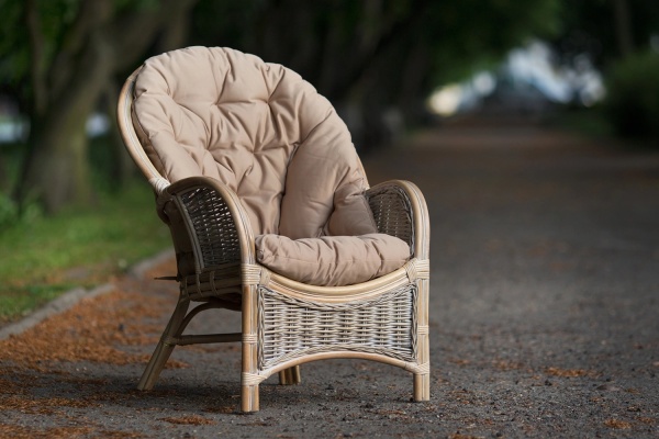 4 Rattansessel mit Kissen, natürliche Rattansessel