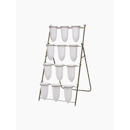 Kovový stojan na fľaše