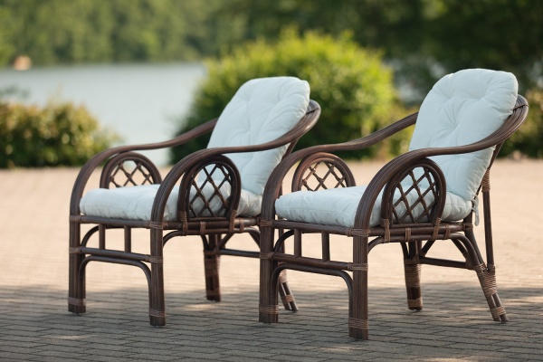 Kreslo alebo stolička do záhrady z prírodného ratanu