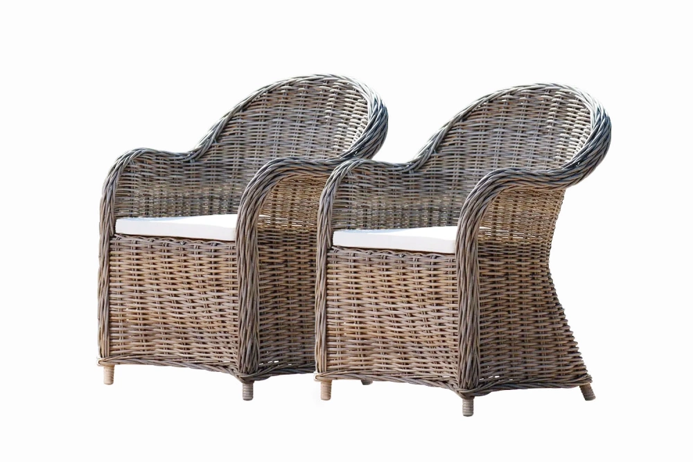 Graue Rattansessel, rustikal