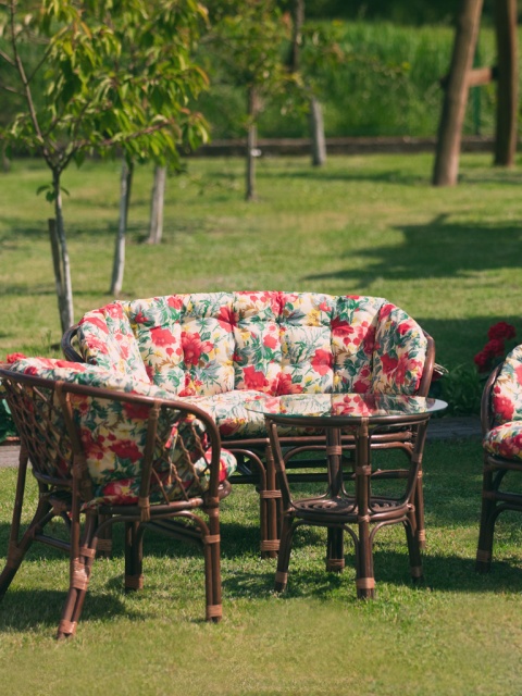 Rattan-Gartenmöbel für vier Personen mit dicken M06-Kissen