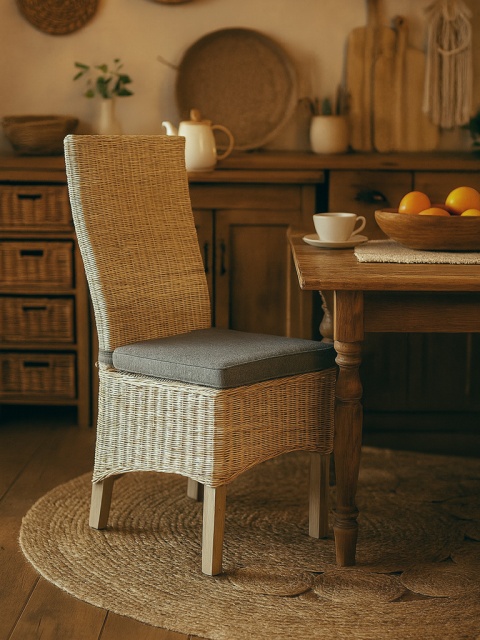 Krzesło rattanowe rustykalne