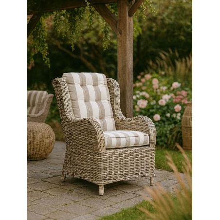 Grauer rustikaler Rattan-Sessel