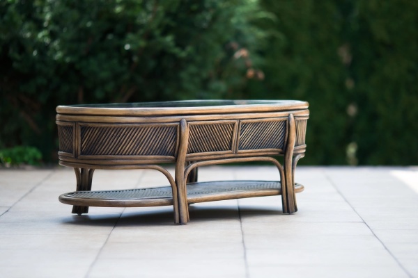 Rattan-Couchtisch mit Bambus