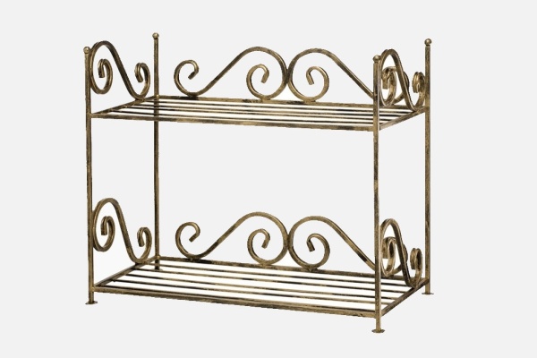 Kované lavičky, štýlový a odolný oceľový nábytok do domu a záhrady