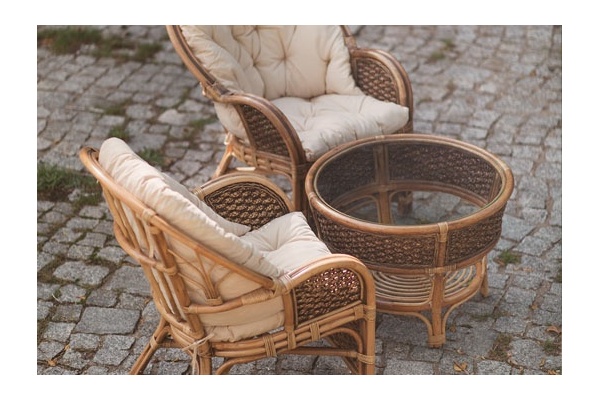 Zweiteilige Rattanmöbel-Sets für drinnen und draußen