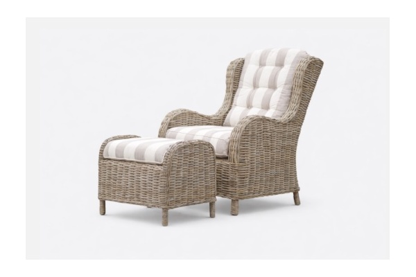 Fotele rattanowe z podnóżkiem – naturalny komfort