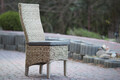 Rustykalne-krzesło-z-pełnego-drzewa-i-rattanu-3.jpg