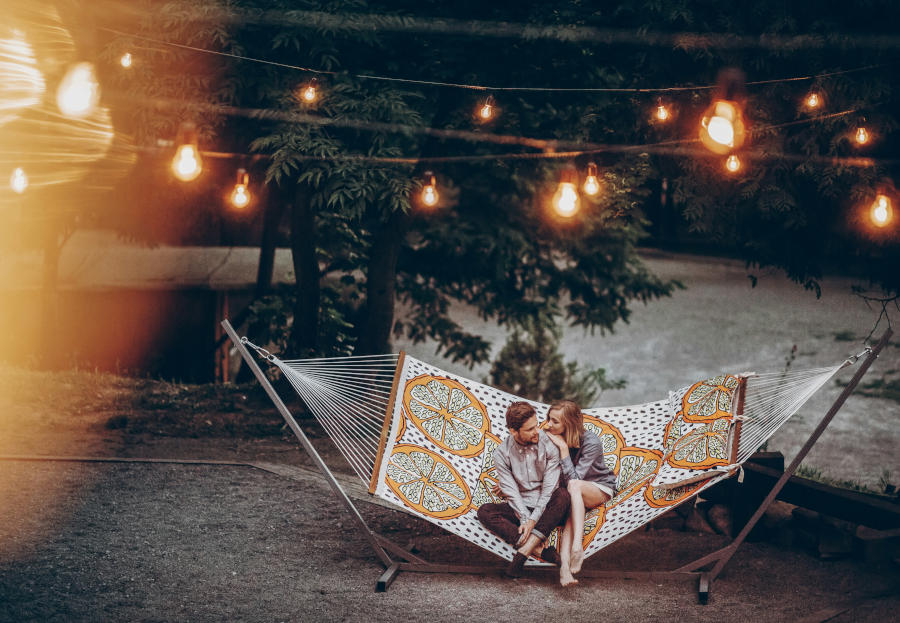 girlandy ogrodowe w naturze, na zewnątrz