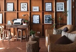 Rattan in Kombination mit Holz