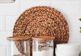 Rattanmöbel und -accessoires in der heimischen Küche